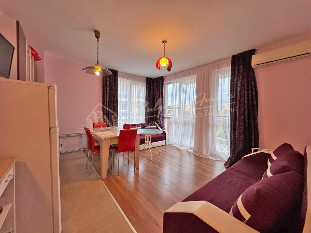 Двухкомнатная квартира в комплексе Casa Rossa, Солнечный берег - вид на бассейн