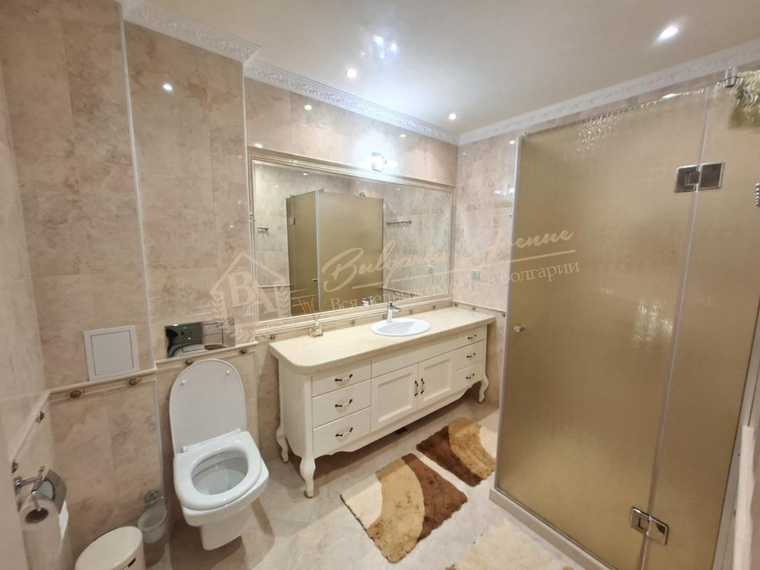 Large two-bedroom apartment with 2 walk-in wardrobes in the La Mer complex, Varna