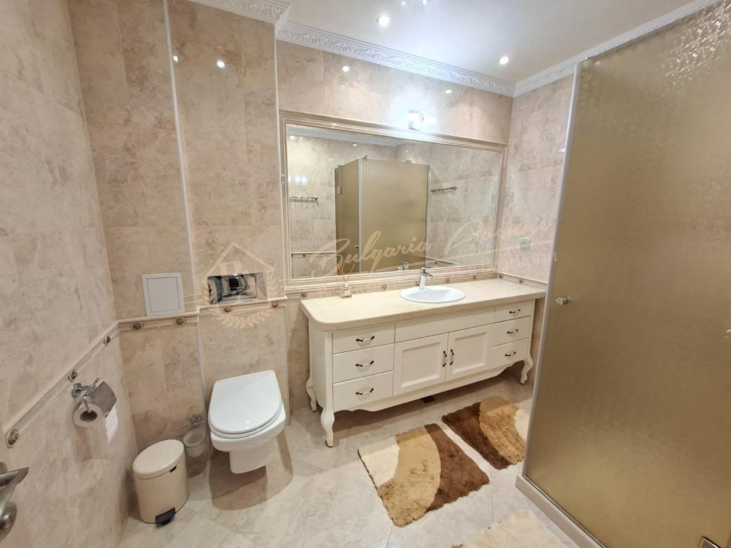 Large two-bedroom apartment with 2 walk-in wardrobes in the La Mer complex, Varna