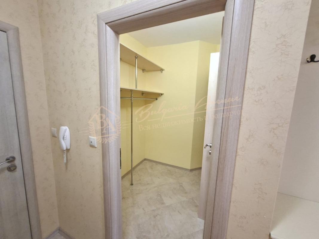 Large two-bedroom apartment with 2 walk-in wardrobes in the La Mer complex, Varna