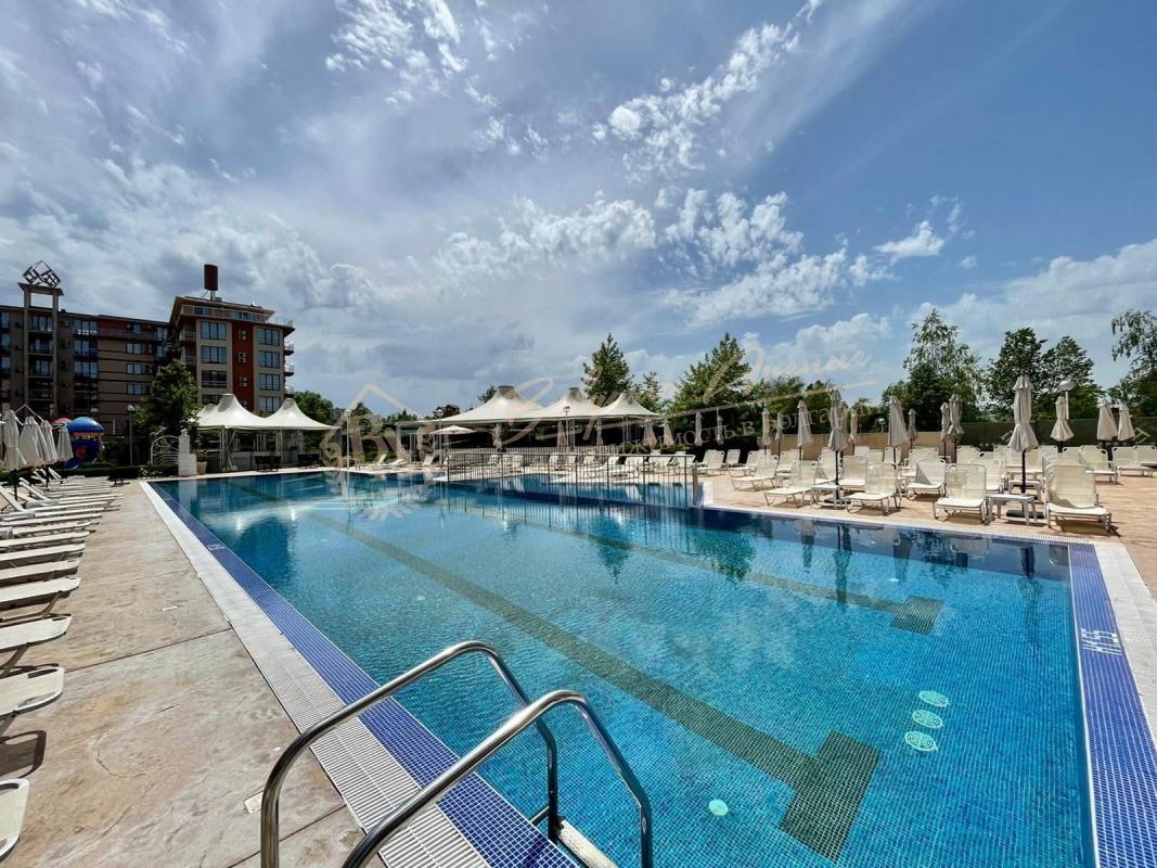 Sale of a three-bedroom maisonette in Sunny Beach - Tarsis complex.